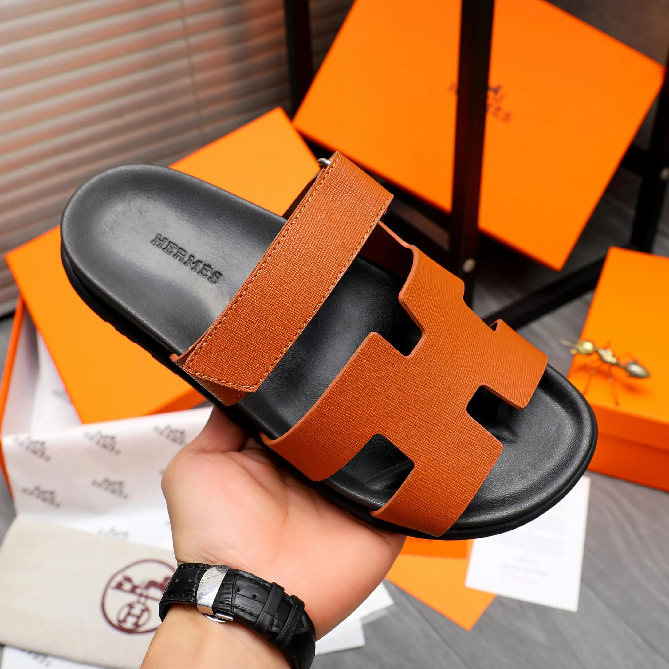 Men's shoes 💰340 Product trademark: Hermes "Hermes" Couple's slippers Regular size: 36-46 Product material: Selected vertical grain cowhide upper, microfiber lining, original outsole